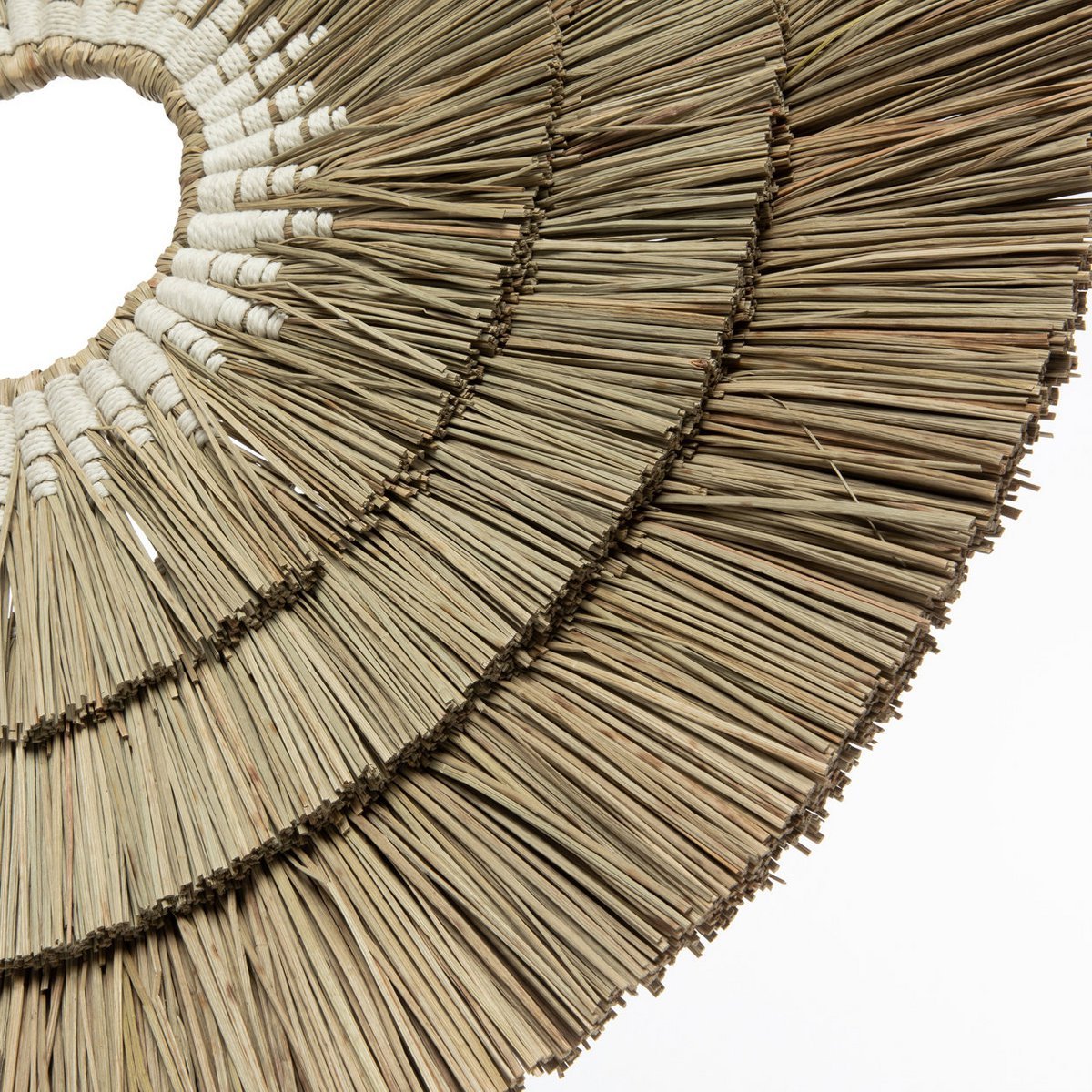 Mengdong muurdecoratie van gras en katoen