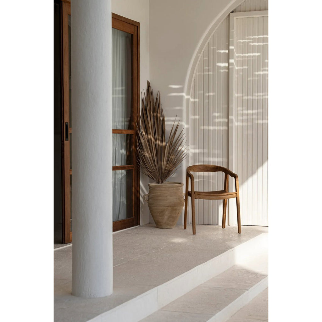 Nihi Oka stoel van teakhout