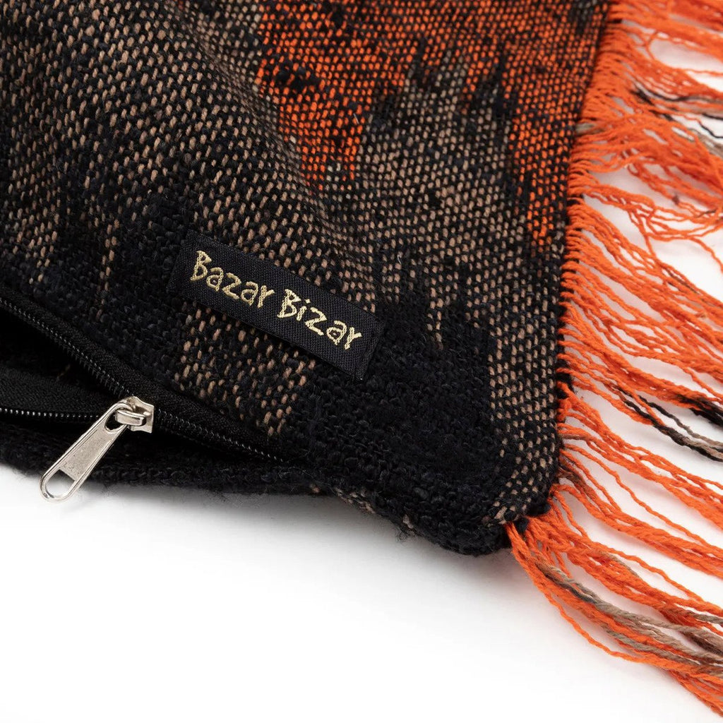 The Oh My Gee Kussenhoes - Zwart Oranje - 30x50