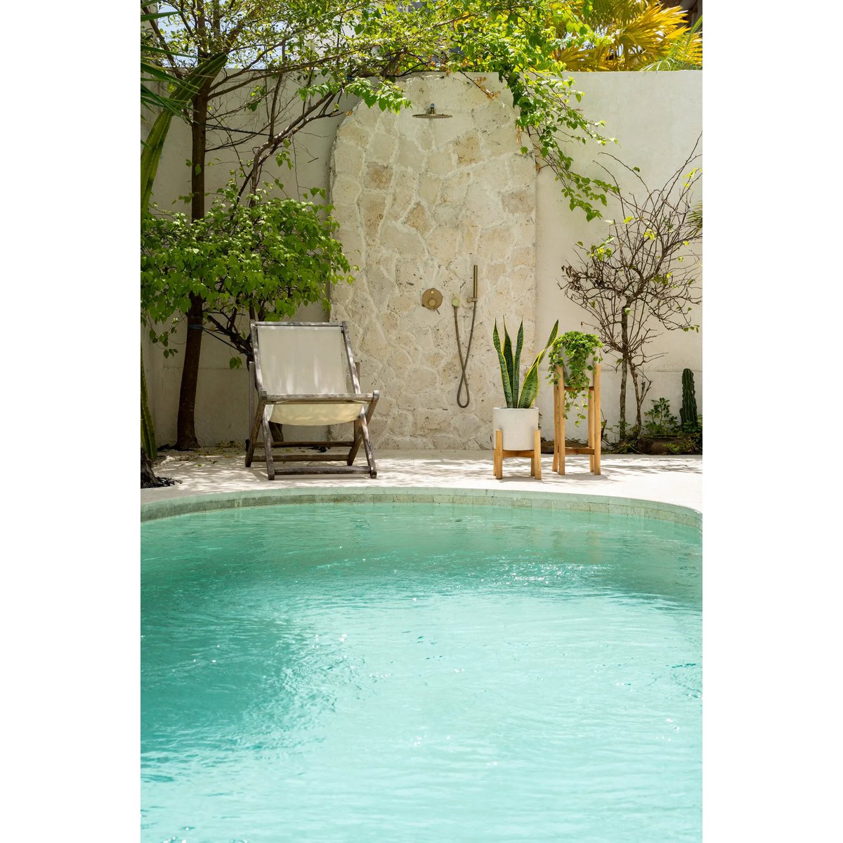 Terracotta plantenhouder met teakhout